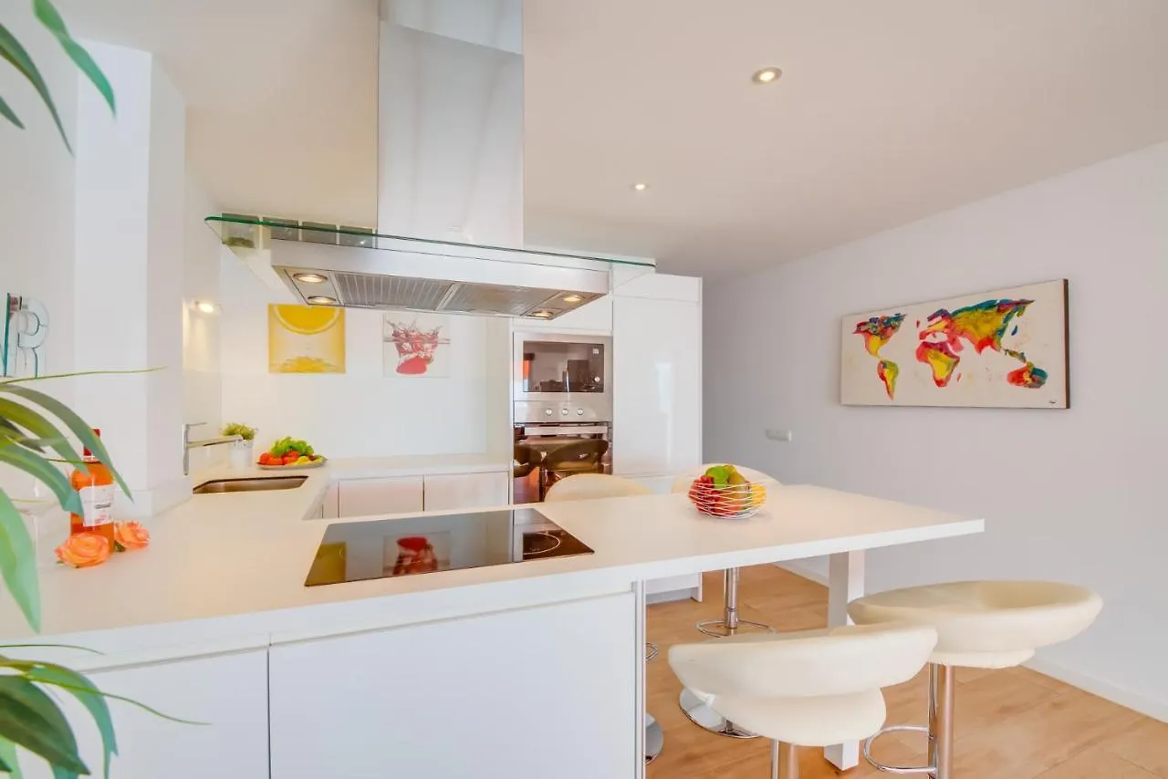 Ideal Property Mallorca - Blue Attic Beach Alcudia 0*,  Spanyolország